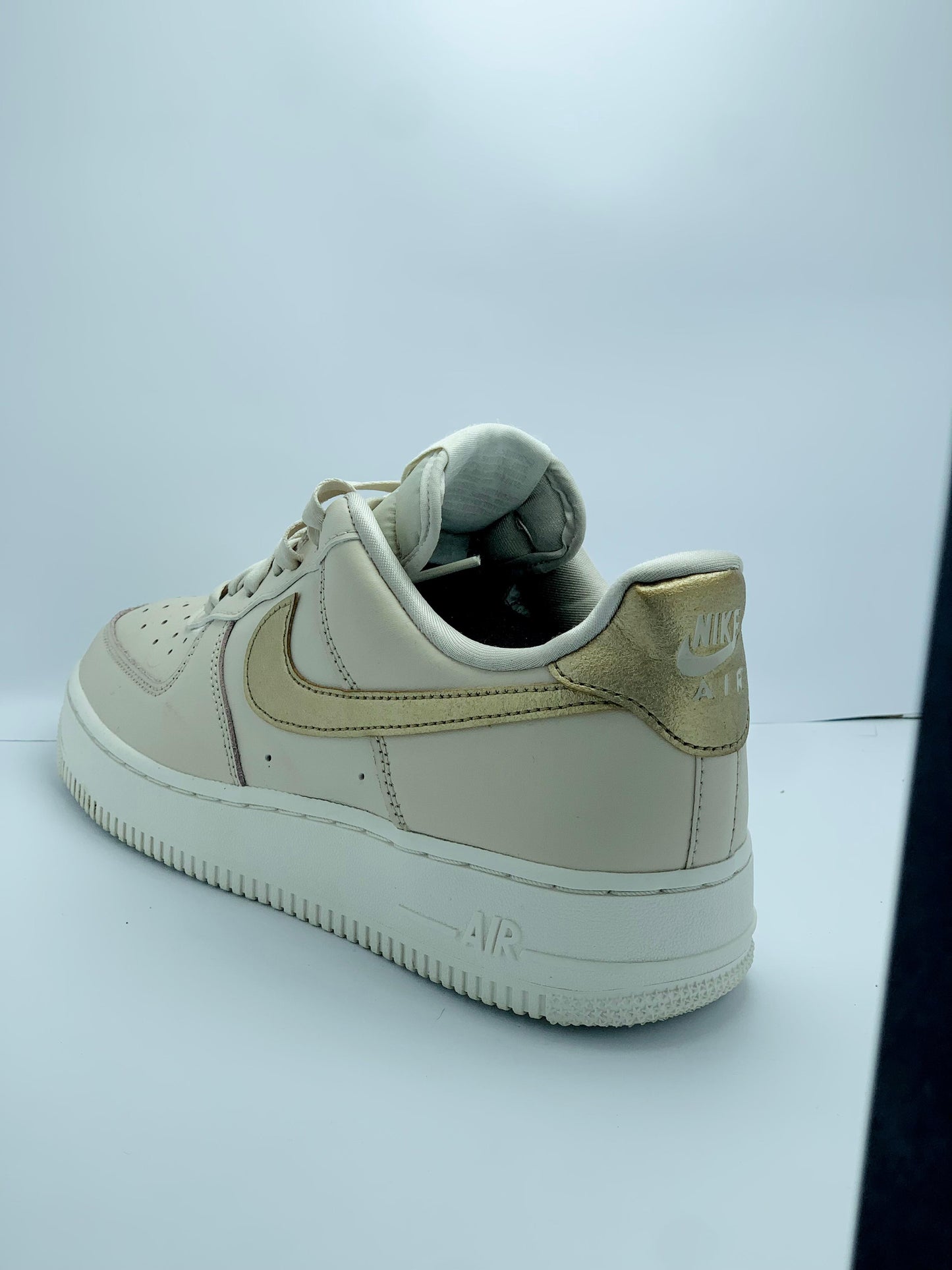 Nike Air Force 1 07 Sanddrift Metallic Gold Size EUR 39 UK 6